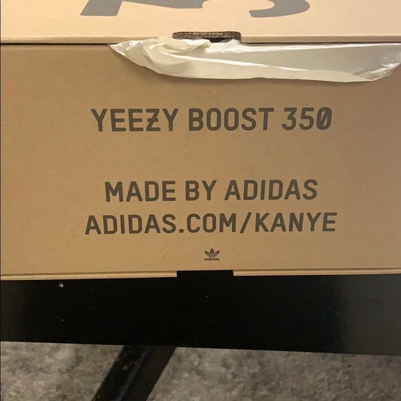 Yeezy Boost 350 V2 - Picture 4 of 8